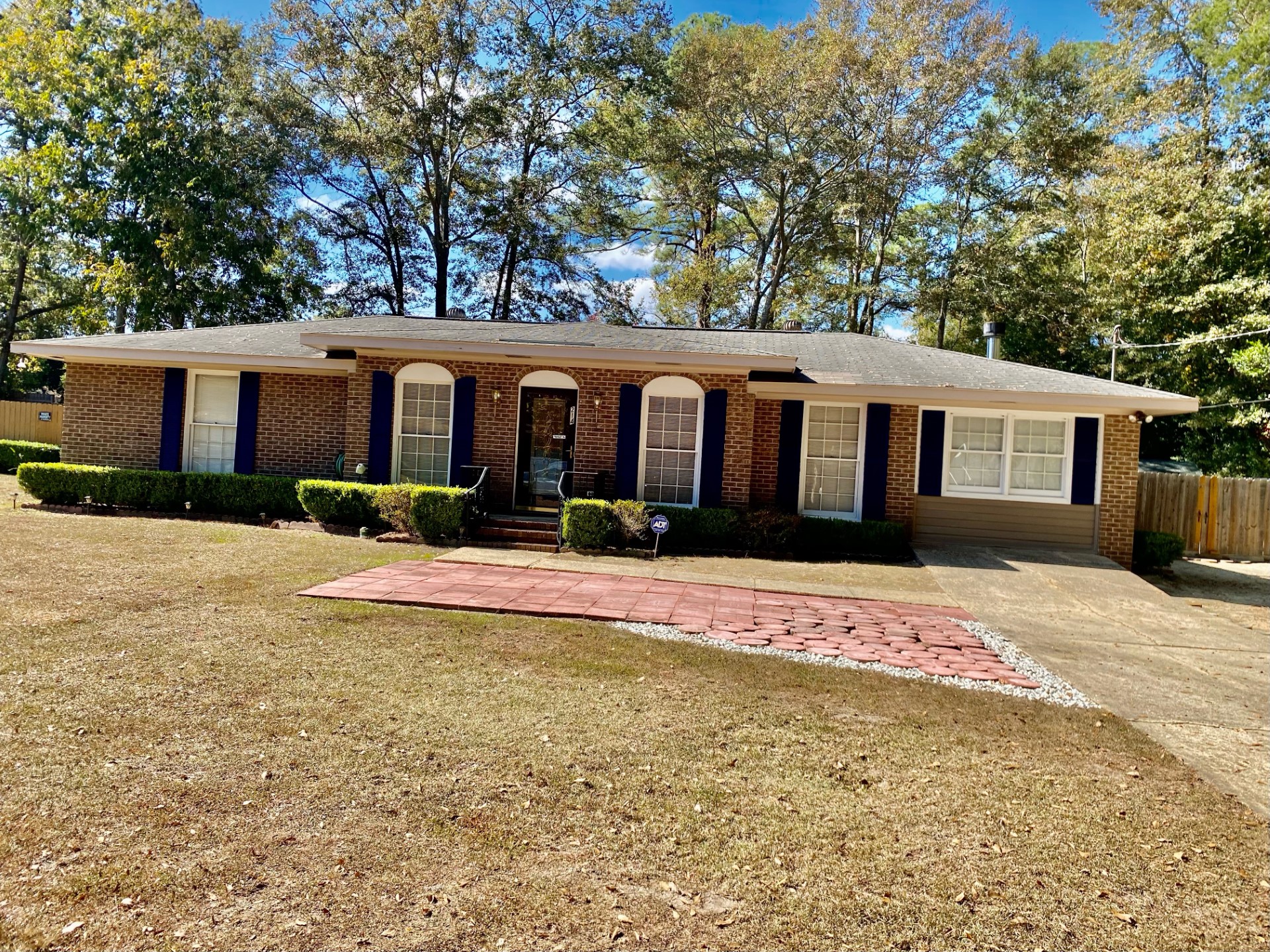 214 Meadowbrook Dr